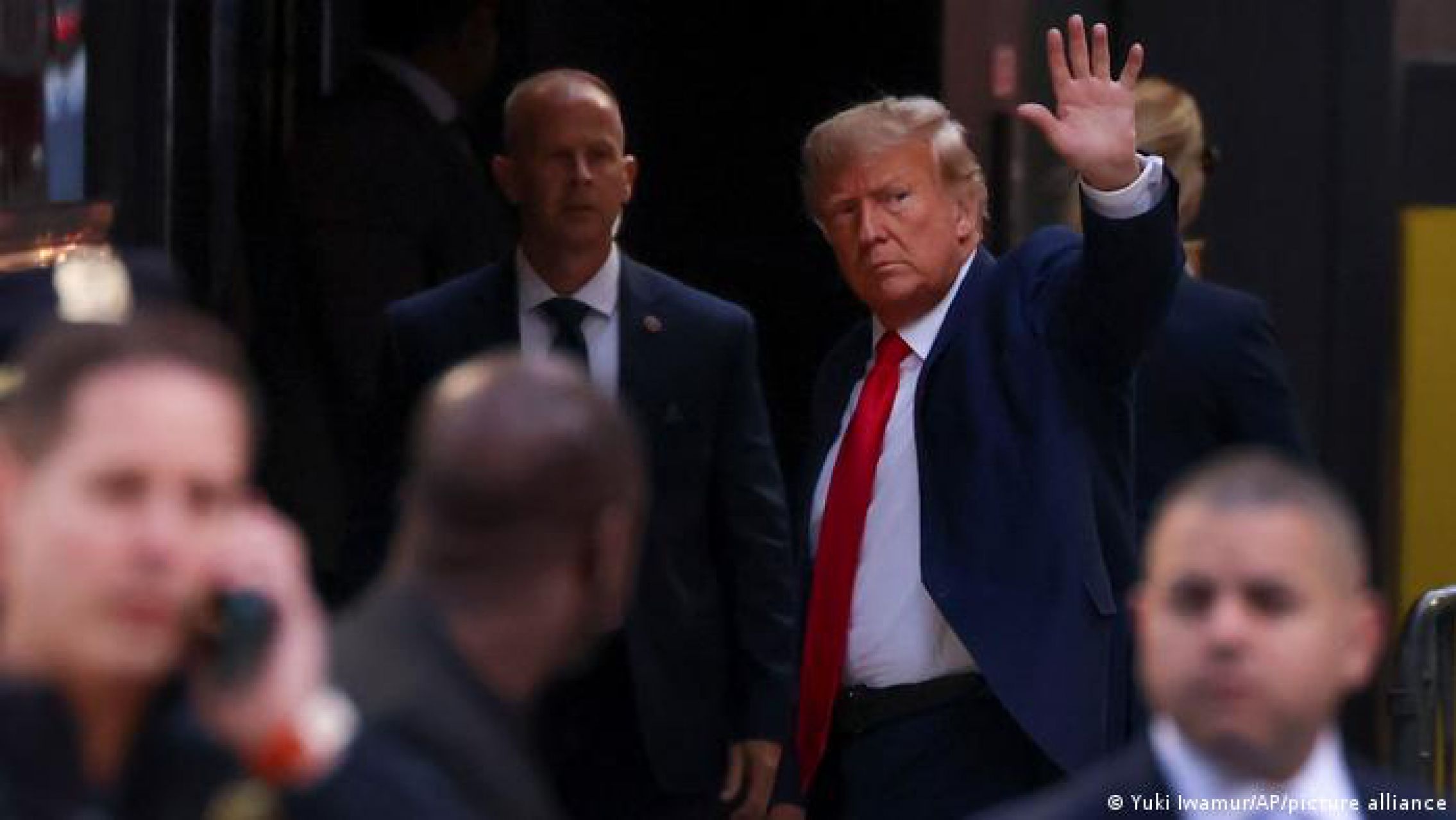 Acorralado, Donald Trump arribó a Nueva York para entregarse: quiere evitar cámaras durante la audiencia